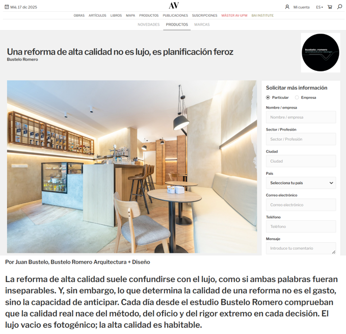 Interior de local reformado por Bustelo Romero, donde la planificación espacial, la iluminación integrada y la materialidad sobria definen una reforma de alta calidad sin elementos superfluos.