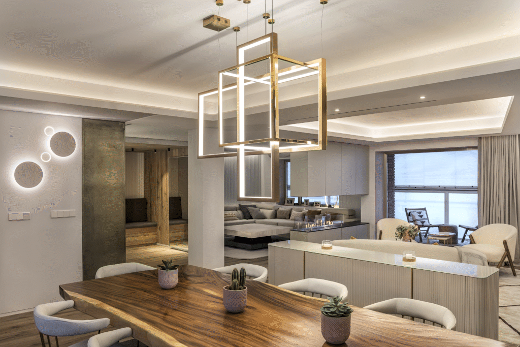 Salón-comedor reformado por el estudio Bustelo Romero con diseño sereno, luz cuidada y materiales naturales.